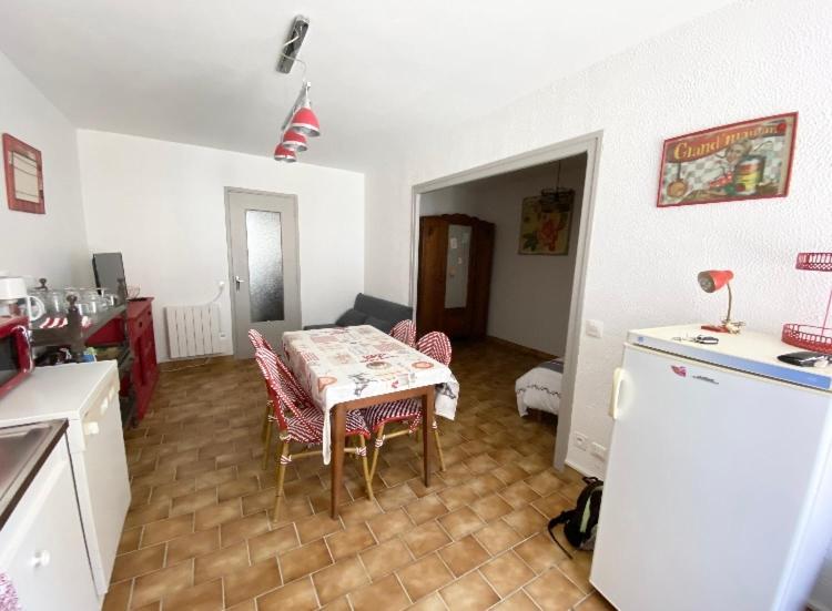 Studio En Rez-De-Chaussee Tout Equipe Jullianges Exteriér fotografie